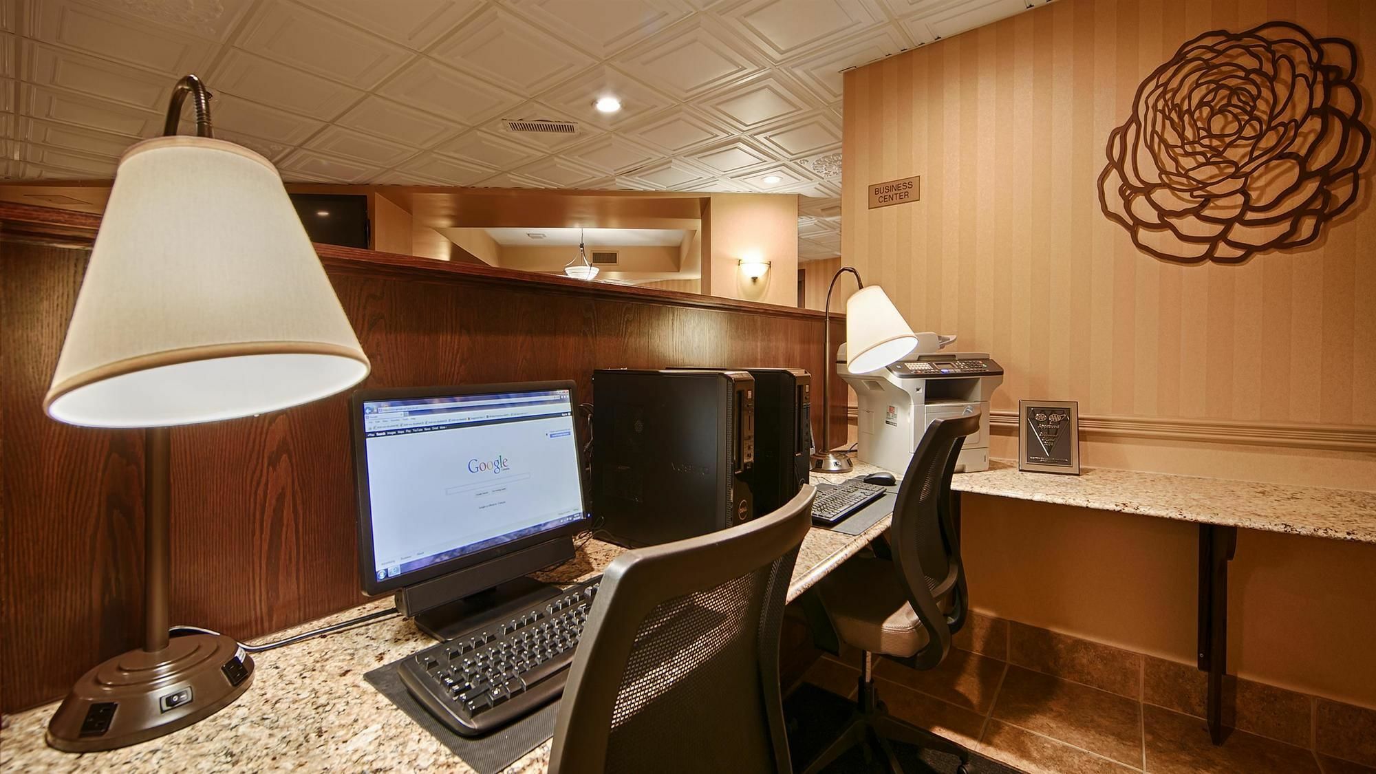 Best Western Plus Rose City Suites Уэлленд Экстерьер фото